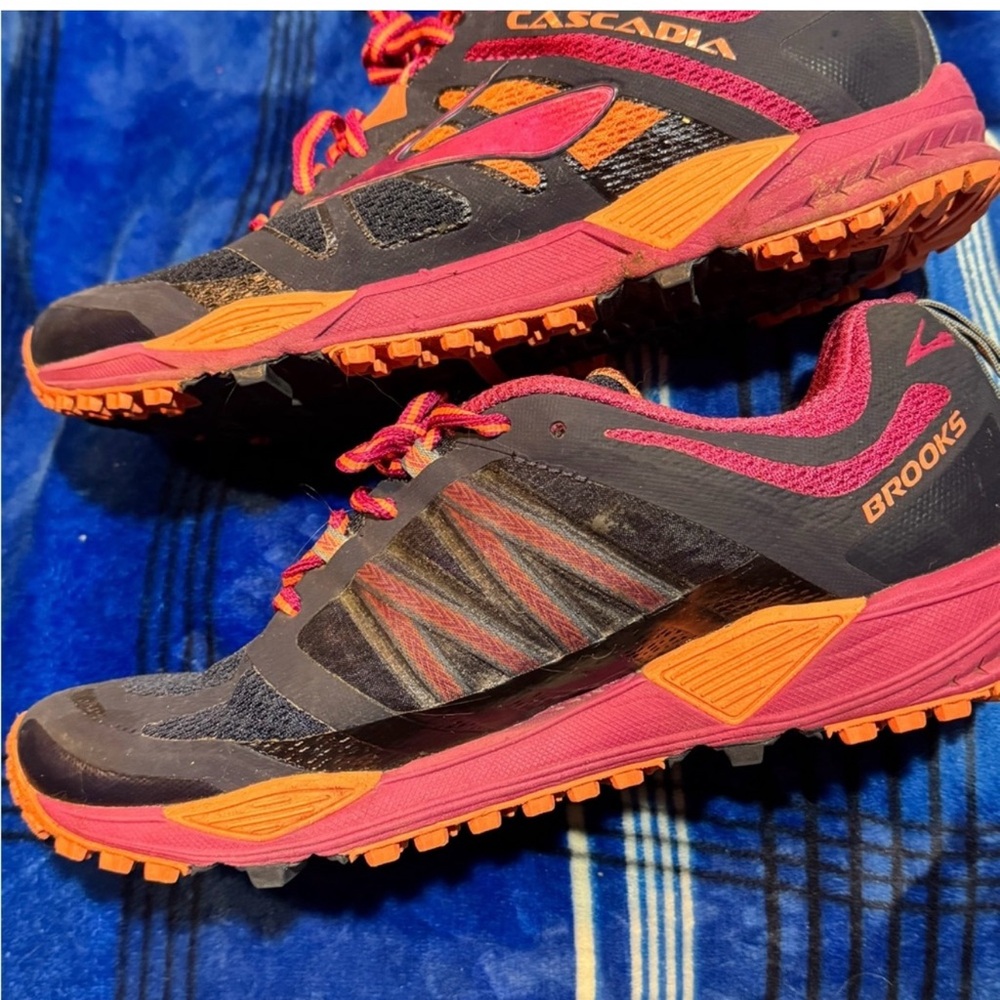 Brooks Women's Running Shoes - Black and Pink